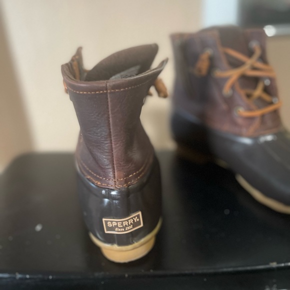 Pre-loved, Sperry Leather Duck Boots!! - Picture 6 of 8